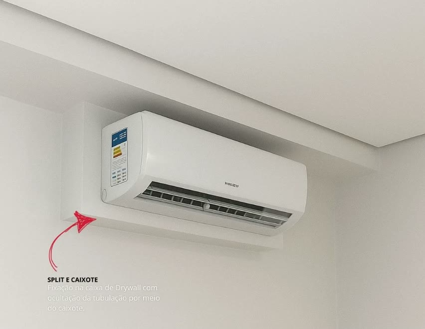 Ar-condicionado split com tubulação oculta por caixote de drywall